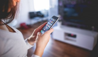 На каких устройствах общаться в видеочате «CooMeet»?