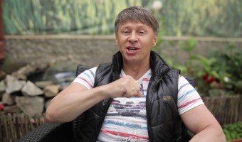 Комедиант из «Уральских пельменей» засветился в рекламном видео онлайн-казино 3